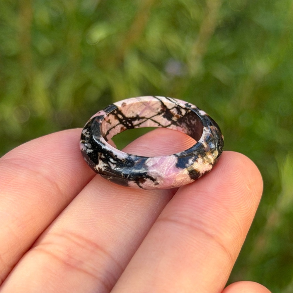 Size‎ 7.5 pink rhodonite band ring 1991